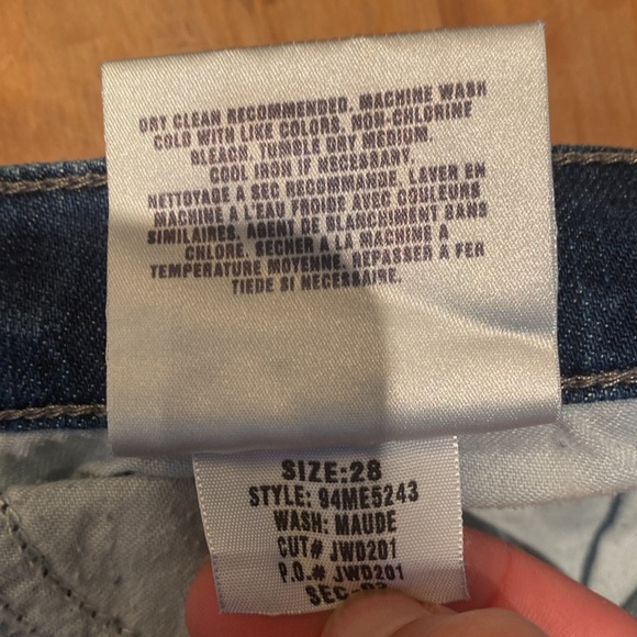 Joe’s Jeans Crop Jean Maude Wash - Picture 9 of 9